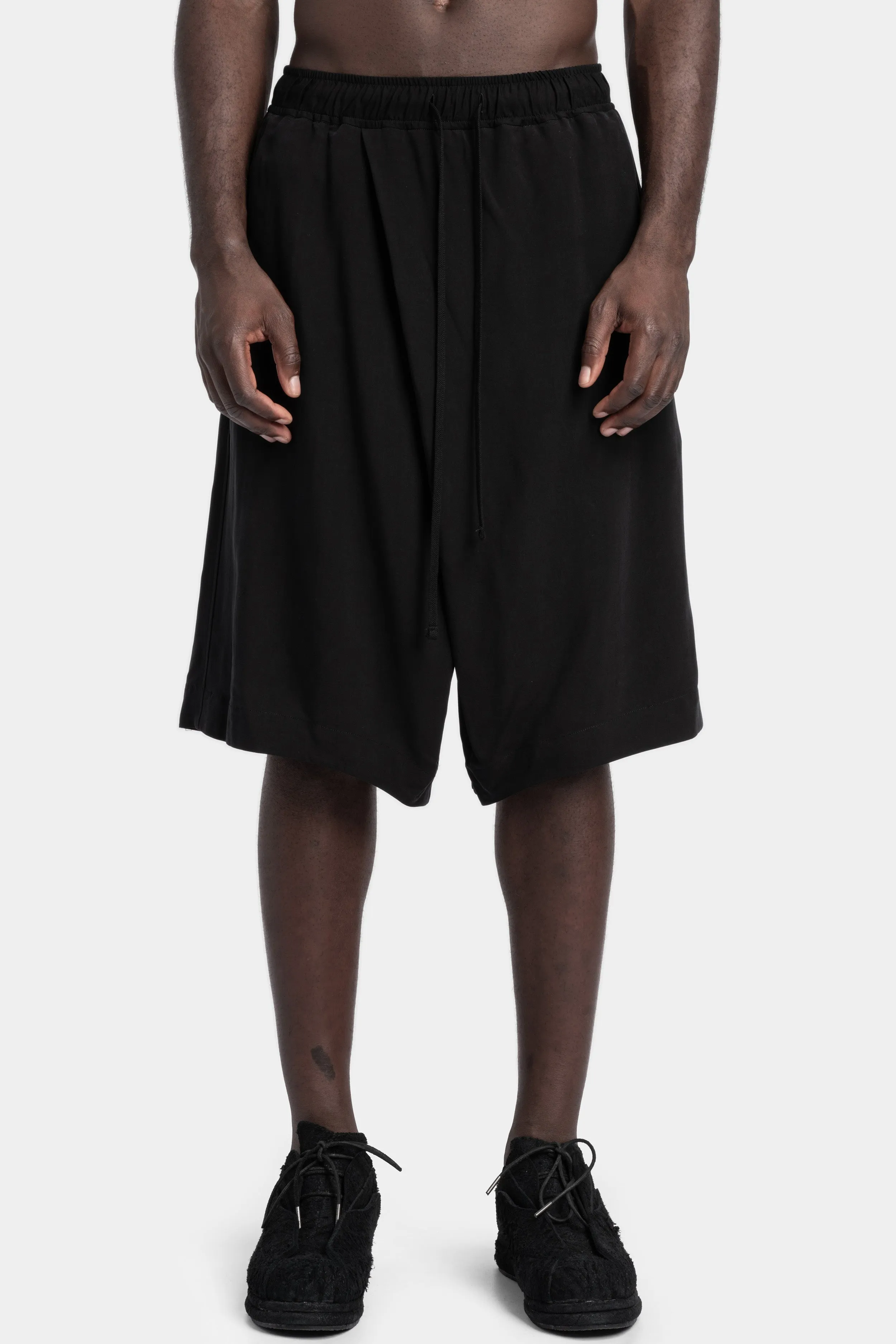 Asymmetric front drawstring shorts