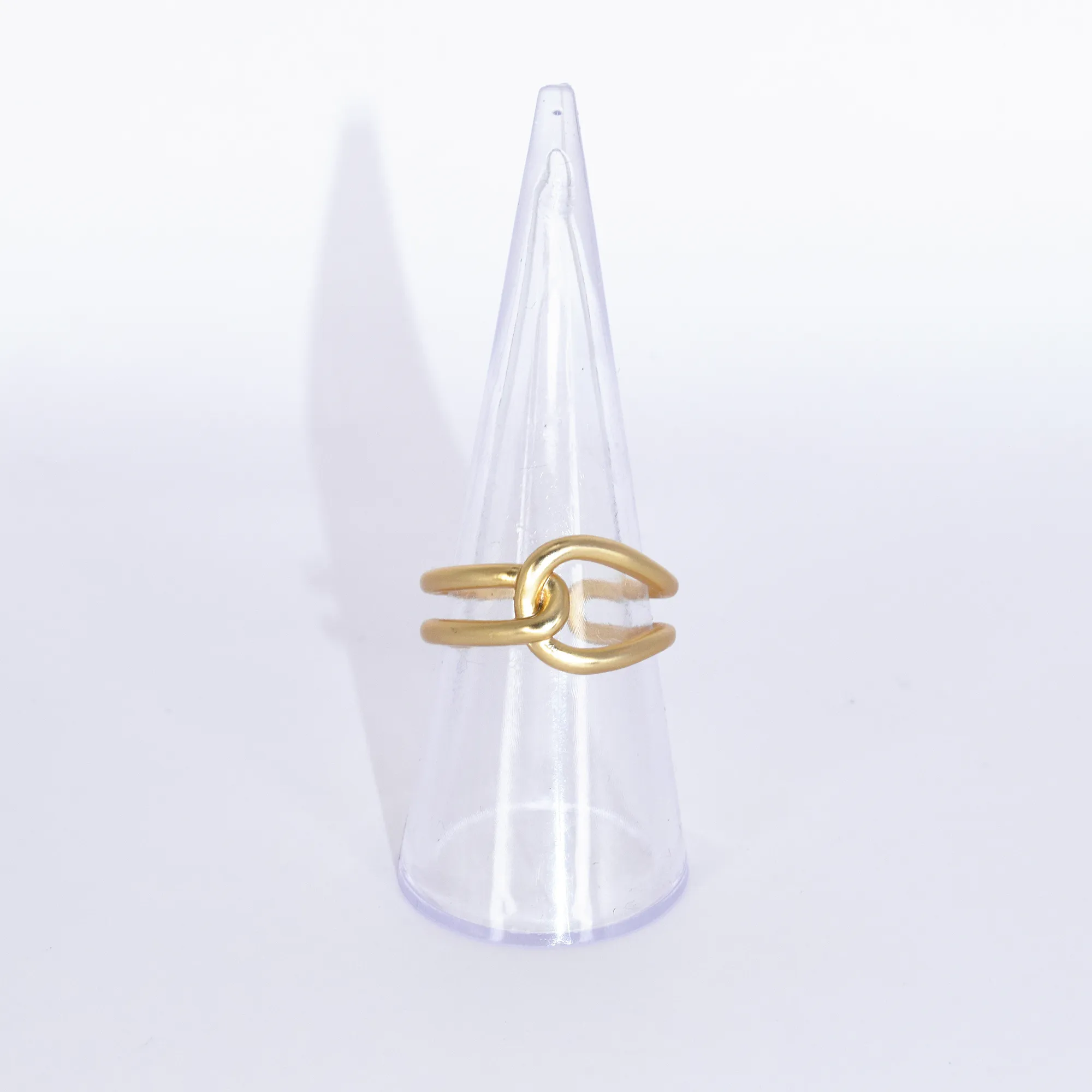 Intertwined link ring