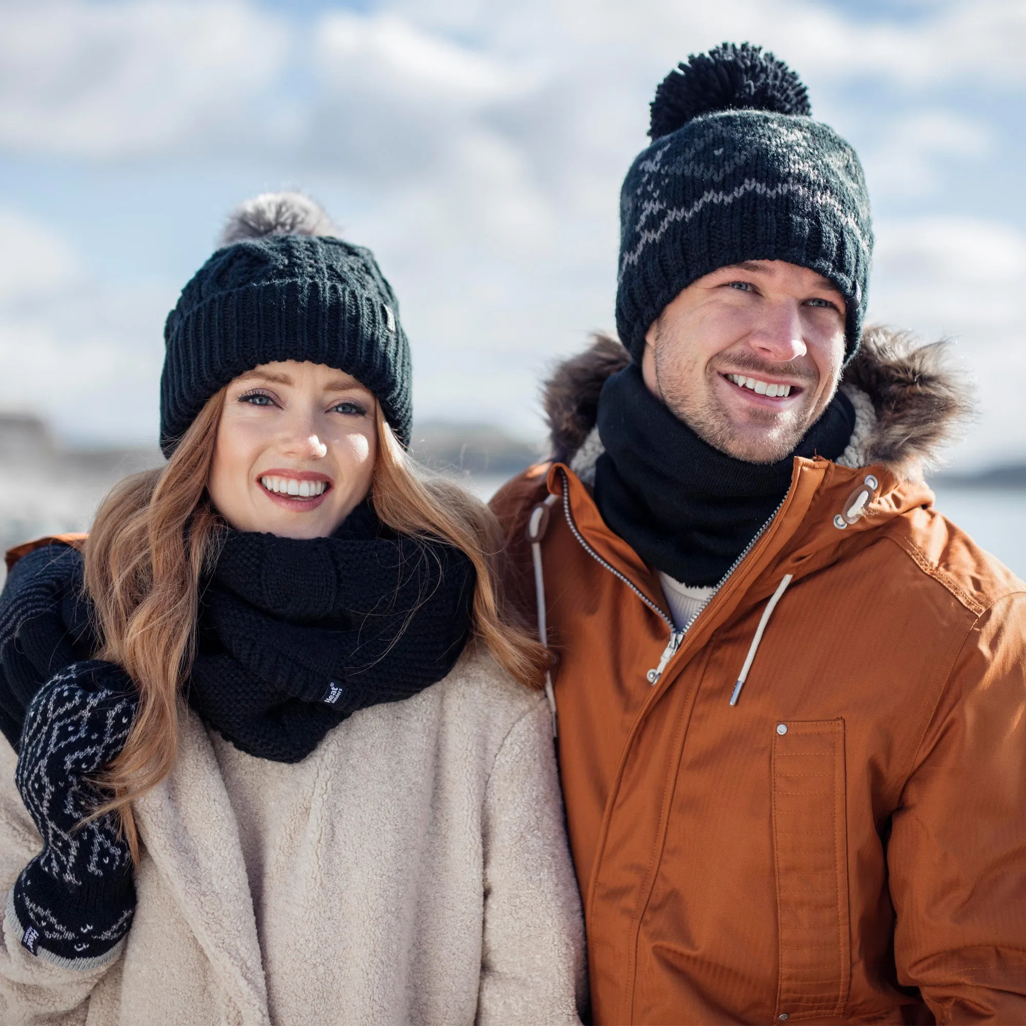 Ladies Solna Pom Pom Hat - Black