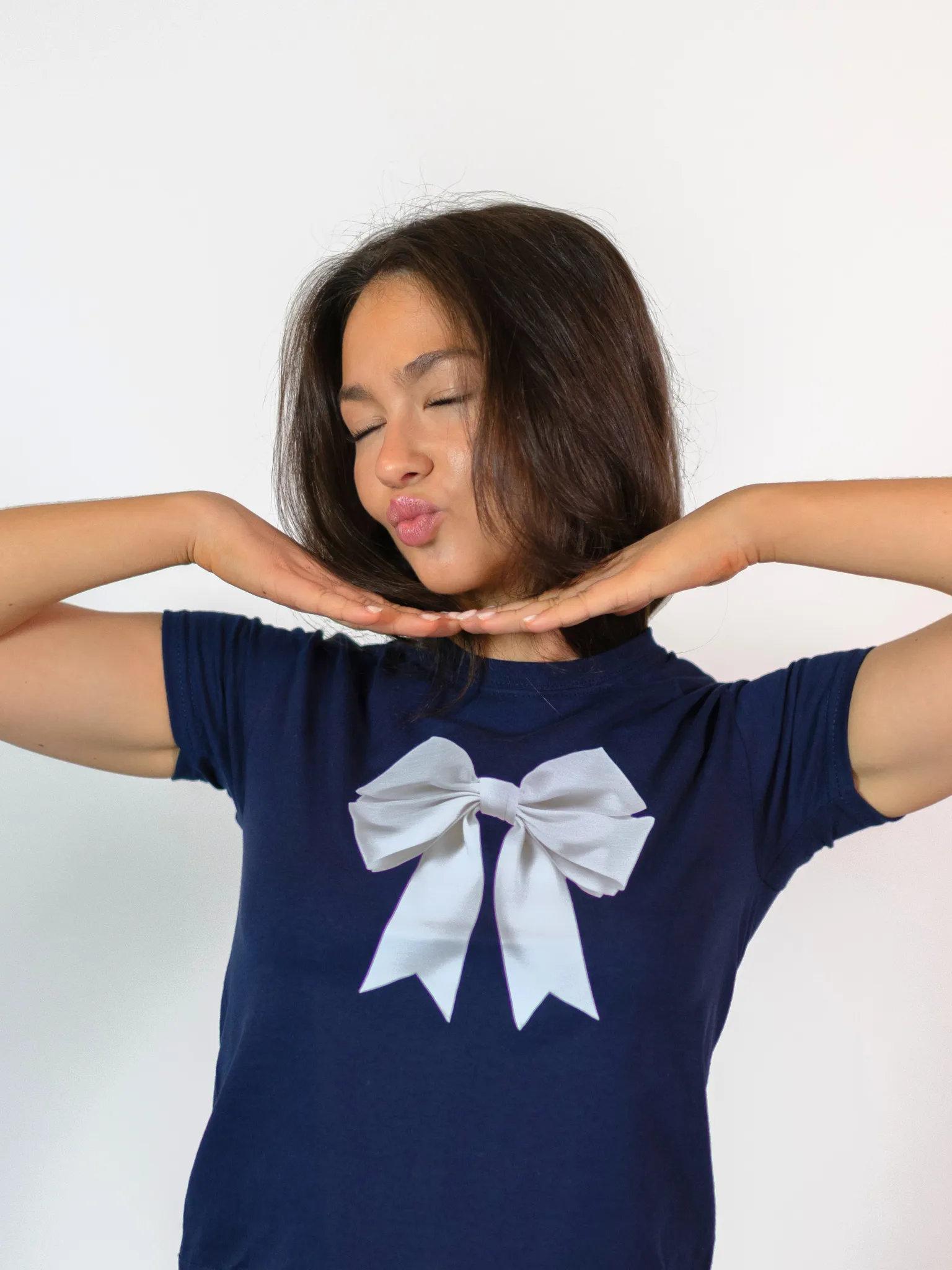 SATIN BOW (HVID), BABY TEE - NAVY