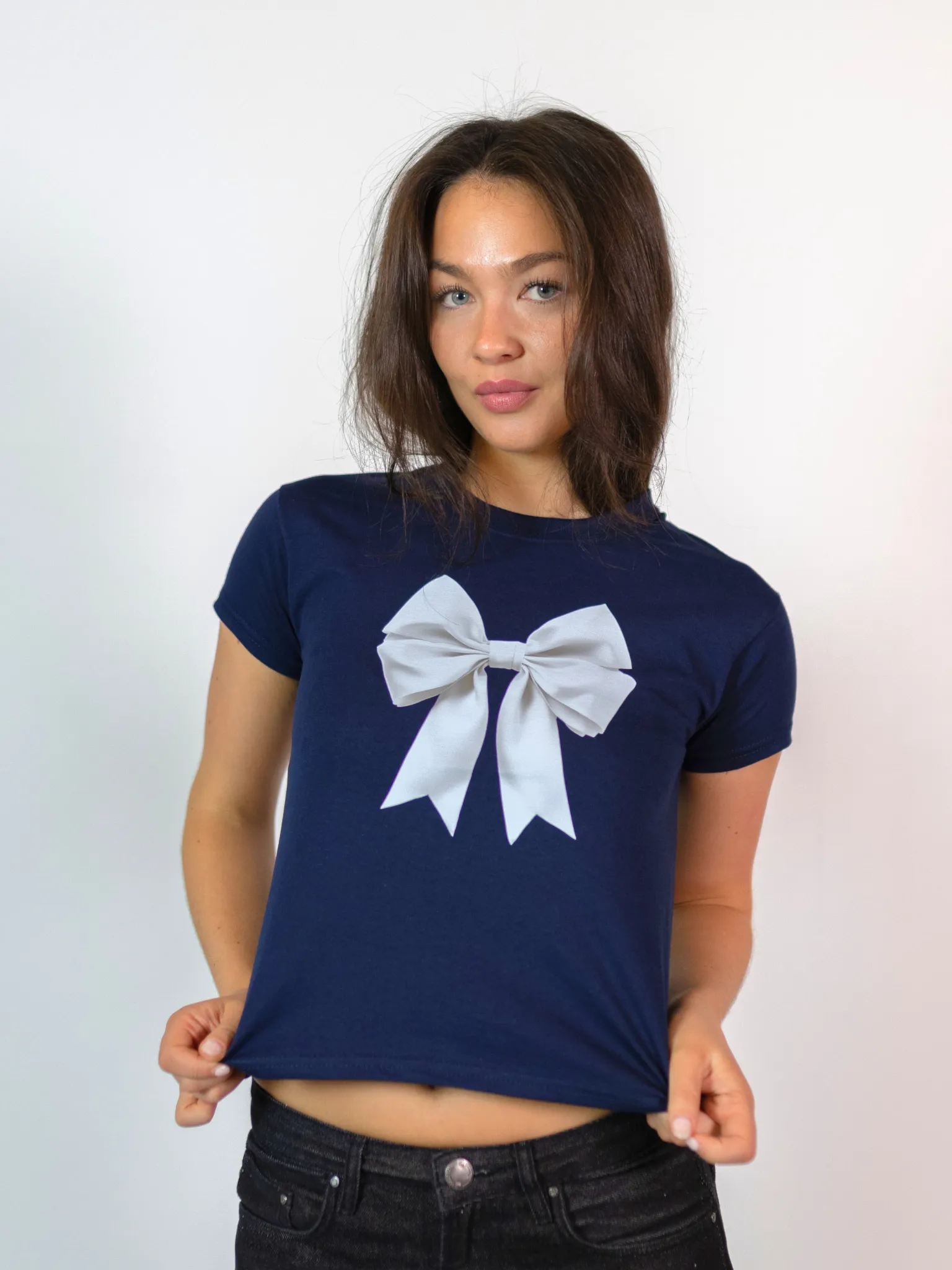 SATIN BOW (HVID), BABY TEE - NAVY